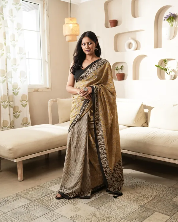 Mustard_Cotton_Dual_Print_Mul_Saree_For_Women